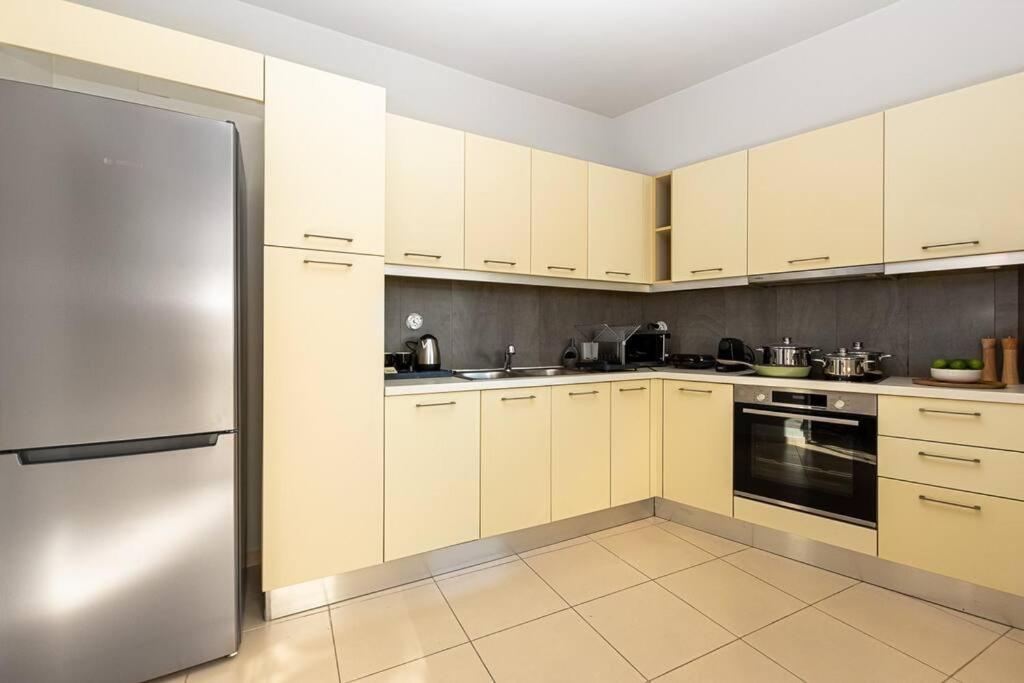 Nh Urban Living In Nea Alikarnassos Apartment Heraklion  Ngoại thất bức ảnh