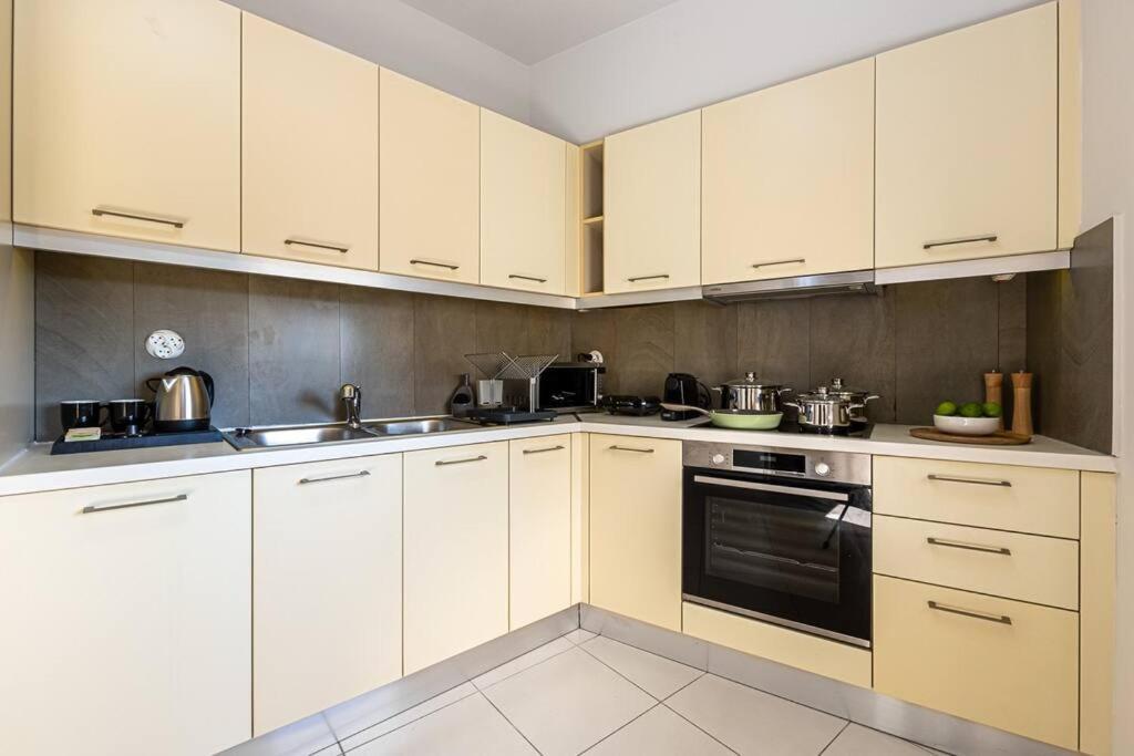 Nh Urban Living In Nea Alikarnassos Apartment Heraklion  Ngoại thất bức ảnh
