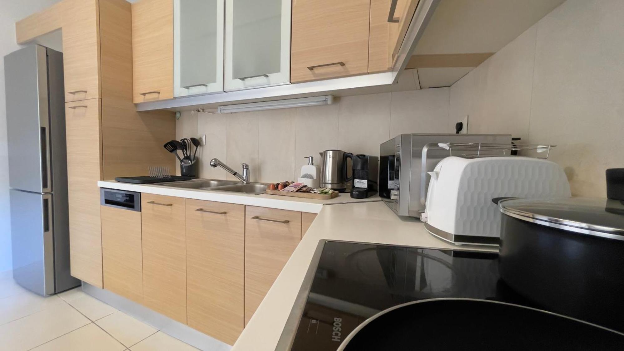 Nh Urban Living In Nea Alikarnassos Apartment Heraklion  Ngoại thất bức ảnh